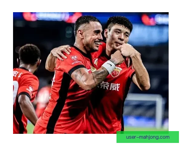 上海海港成功卫冕中超联赛冠军续写辉煌赛季传奇